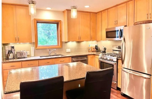 Alyeska House | Innsbruck House with mt. views, seclusion & just 1 block to Alyeska Ski Resort!