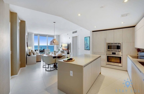 Hollywood South Central Beach Apartment | Insane Ocean View Balcony| Beachfront Resort+ Pool