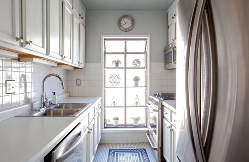 Lowry Hill East House | Insta Worthy in Uptown Minneapolis, close to 100s of restaurants