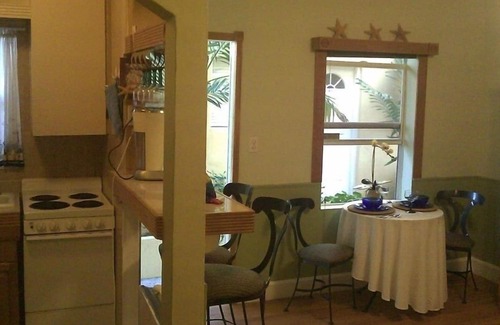 Hollywood Lakes Condo | Intercoastal Waterways-Across from Hollywood Beach !