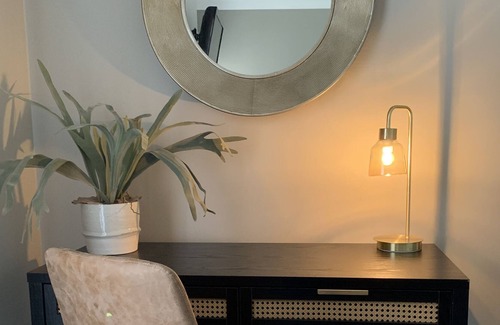 Bathurst Apartment | 'Interlude No. Four' - On the doorstep of Bathurst's CBD