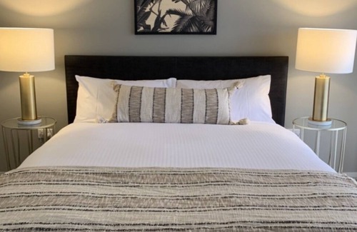 Bathurst Apartment | ‘Interlude No. Seven’ - On the doorstep of Bathurst’s CBD.