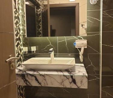 Titov Veles Hotel | International Palace