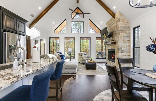 Hochatown Cabin | Intimate Encounter Shower For 2 Private Hot Tub!