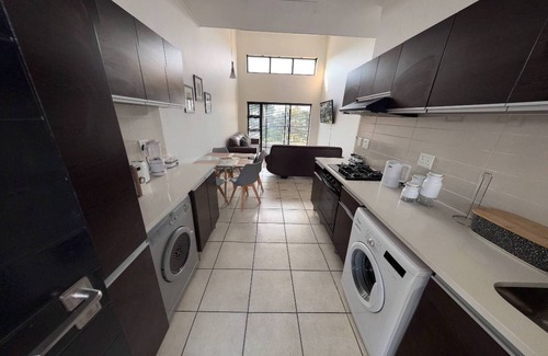 Greater Johannesburg Metropolitan Area Apartment | Intimate home away from home