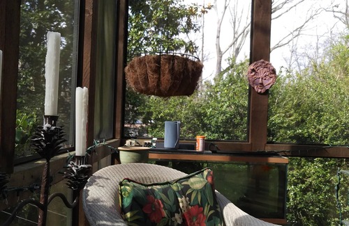 East Side House | INTOWN Emory Decatur 4 bedroom w/PORCH & private HOT TUB fireplace PETS OK