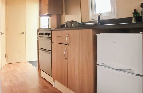 Caister-on-Sea House | Introducing the ABI Vista, a 2-bedroom caravan designed to accommodate up to 6 guests.