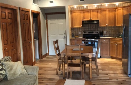 East Kootenay Condo | Invermere's Heron Point - 2 Br Condo,Hot Tub,Skiing! Walk to Town, Bakery,Shops