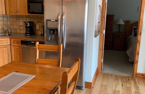 East Kootenay Condo | Invermere's Heron Point - 2 Br Condo,Hot Tub,Skiing! Walk to Town, Bakery,Shops