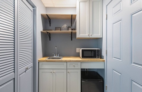 Off Broadway Apartment | Inviting 1BR Suite with Parking!