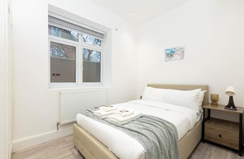 Southfield Apartment | Inviting 2BR flat in Chiswick, 10-minute station