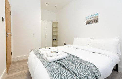 Southfield Apartment | Inviting 2BR flat in Chiswick, 10-minute station
