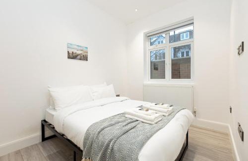 Southfield Apartment | Inviting 2BR flat in Chiswick, 10-minute station