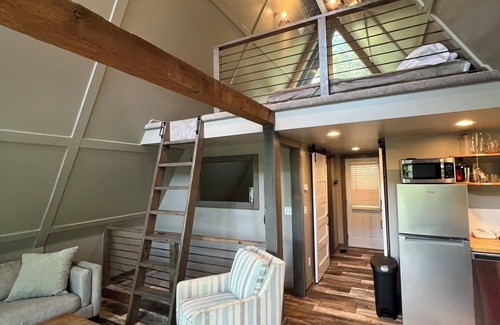 La Cygne Cabin | Inviting Lakefront A-Frame Cabin