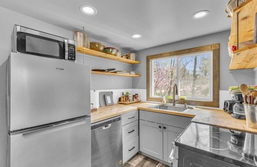 La Cygne Cabin | Inviting Lakefront A-Frame Cabin