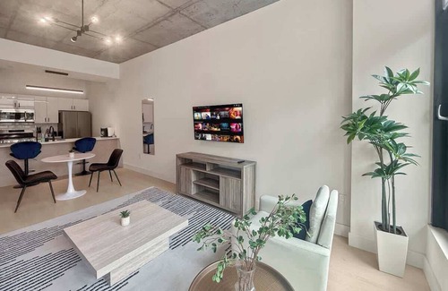 Olde Kensington Apartment | Inviting NoLibs 1BR Walk to 2nd St | Sleeps 4