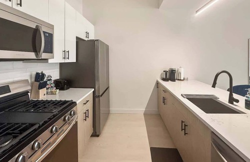Olde Kensington Apartment | Inviting NoLibs 1BR Walk to 2nd St | Sleeps 4