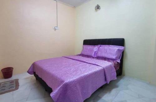 Ipoh House | IPOH Be-Shine TAMAN WANG 13-14pax Homestay with 6Bedrooms, 6Bathroom, 1Living, 1Dining, 1Kitchen with 3Parkings