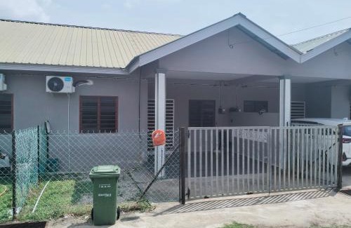 Beserah House | Irdina Homestay Islamic Beserah, Kuantan