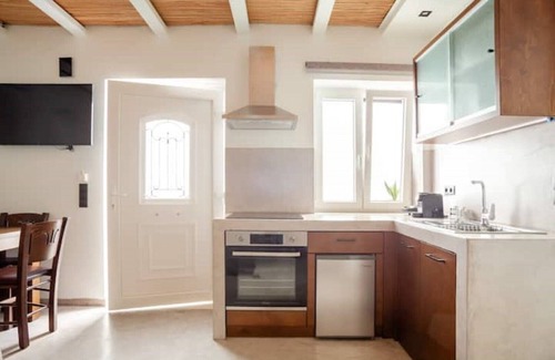 Perama Apartment | Irene's Garden, Evaggelia