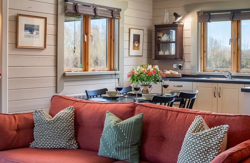 Ampney Crucis Cabin | Iris Lodge - sleeps 4 guests in 2 bedrooms