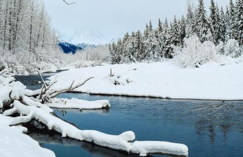 Girdwood House | Iris Pond