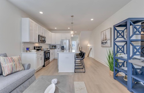 Wilmington Beach House | Irish Goodbye - Rooftop Access with Outdoor Bar, 10 Minute Walk to Beach Access