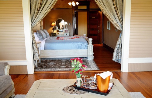 Granbury Bed & Breakfast | Iron Horse Inn