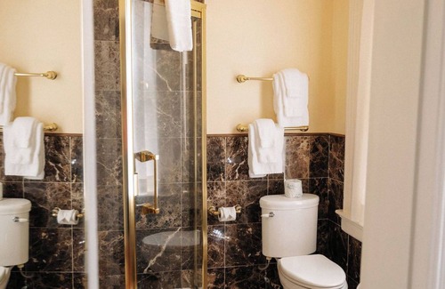 Fredericksburg Bed & Breakfast | Ironclad Inn & Bourbon Room