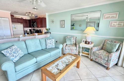 Fort Walton Beach Condo | IS #203 - GULF FRONT CONDO, SPECTACULAR VIEWS! BEACH SERVICE INCLUDED! BOOK NOW!