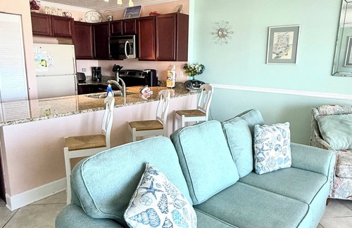 Fort Walton Beach Condo | IS #203 - GULF FRONT CONDO, SPECTACULAR VIEWS! BEACH SERVICE INCLUDED! BOOK NOW!