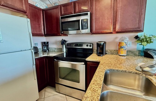 Fort Walton Beach Condo | IS #203 - GULF FRONT CONDO, SPECTACULAR VIEWS! BEACH SERVICE INCLUDED! BOOK NOW!