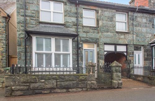 Llanbedr House | Isfryn