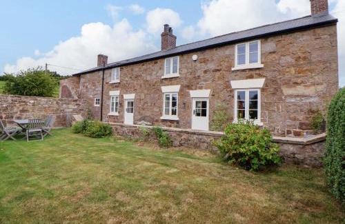 Nercwys House | Isfryn