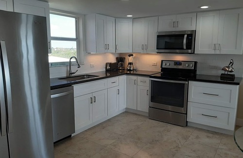 Tavernier Condo | Islamorada Oceanfront Corner Condo, VIEWS! Pool, WiFi, Sand, Gym, Game Room
