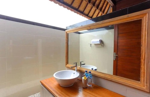 Mushroom Bay Hotel | Island Cabanas King bednn