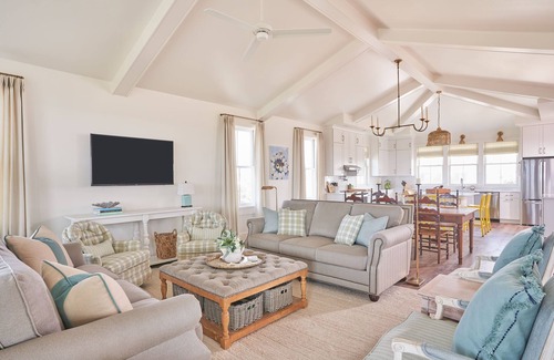 Ocracoke House | Island House: Dog friendly, 3-stop elevator, screen porch, canalfront, boat dock