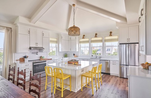 Ocracoke House | Island House: Dog friendly, 3-stop elevator, screen porch, canalfront, boat dock