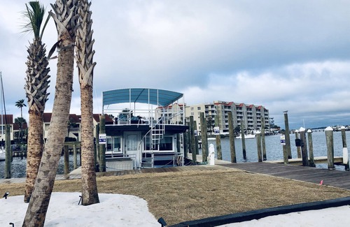 Fort Walton Beach Boat Rental | Island Houseboat