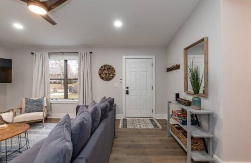 Tranquil Harbour House | Island Joy - Newly Renovated/Walk to the Beach!