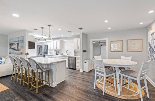 Fort Pierce House | Island Oasis & Coastal Cottage