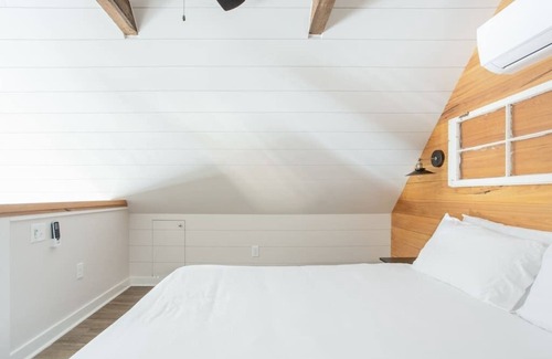 Charleston House | Island Retreat - Great for Large Groups