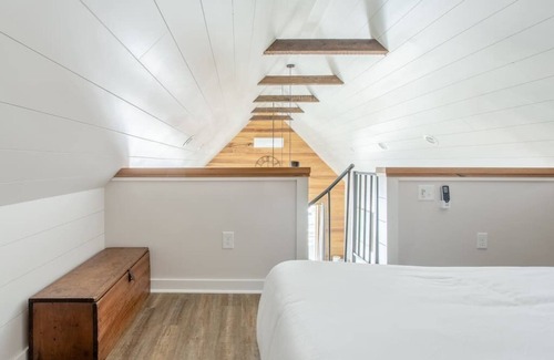 Charleston House | Island Retreat - Great for Large Groups