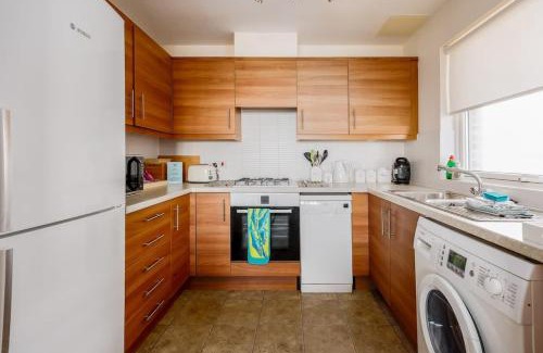 Hamworthy Apartment | Island's Edge- Moments from Hamworthy Beach and Park