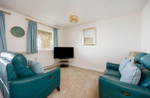Hamworthy Apartment | Island's Edge- Moments from Hamworthy Beach and Park