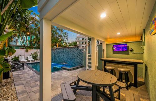 Siesta Key Village House | Island Time West