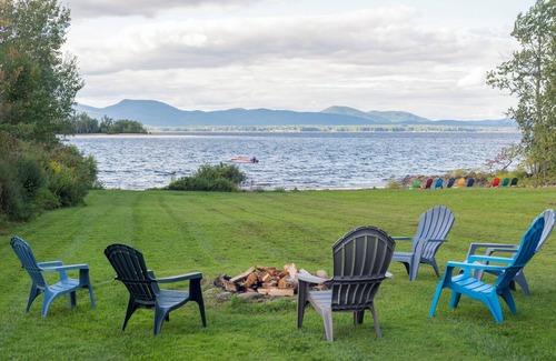 Broadalbin Cabin | Island View: 4 Bdrm Lakeside Cabin in the foothills of the Adirondack Mountains!