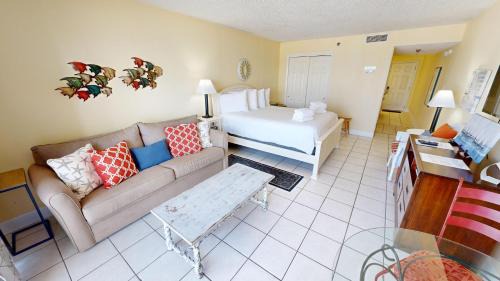 Fort Walton Beach Apartment | Islander Beach Resort 302