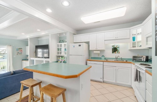 Emerald Isle Apartment | Isle In The Sun Condo