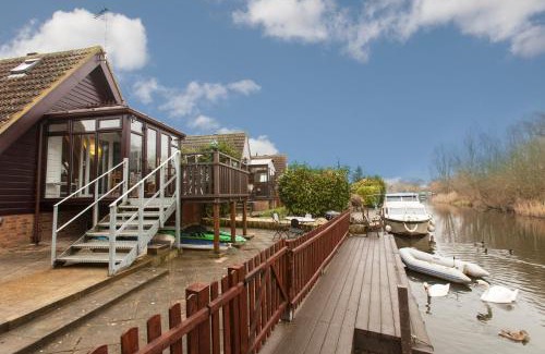 Thistley Green Cabin | Isleham River Lodge